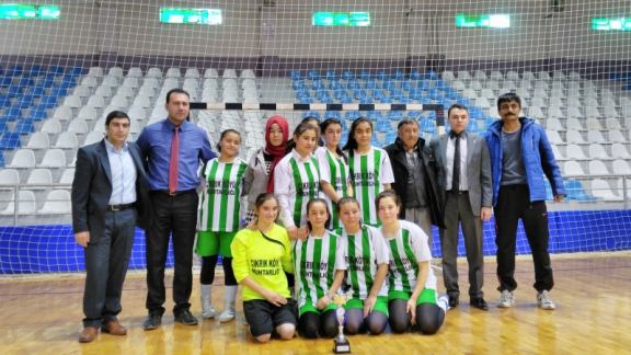 Çıkrık Mustafa Kayık Ortaokulunun Futsal Başarısı